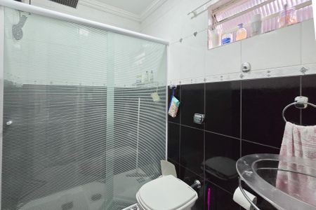 Casa à venda com 140m², 3 quartos e 2 vagasBanheiro - Suíte 