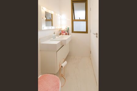 Apartamento à venda com 80m², 2 quartos e 2 vagasBanheiro suíte 2