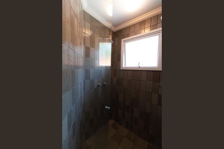 Casa de condomínio à venda com 590m², 4 quartos e 8 vagasBANHEIRO DA SUITE MASTER