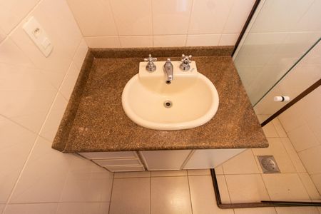 Casa de condomínio à venda com 590m², 4 quartos e 8 vagasBANHEIRO DA SUITE 4