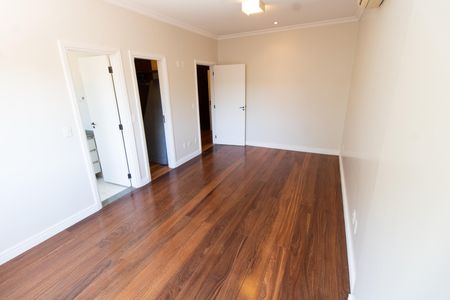 Casa de condomínio à venda com 590m², 4 quartos e 8 vagasSUITE 2