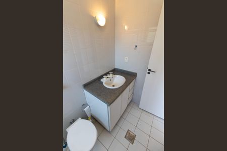 Casa de condomínio à venda com 590m², 4 quartos e 8 vagasBANHEIRO DA SUITE 2