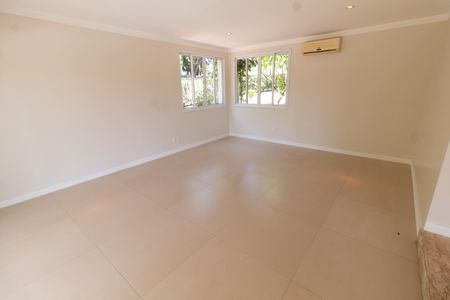 Casa de condomínio à venda com 590m², 4 quartos e 8 vagasSALA DE TV