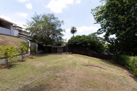 Casa de condomínio à venda com 590m², 4 quartos e 8 vagasÁREA EXTERNA FUNDOS