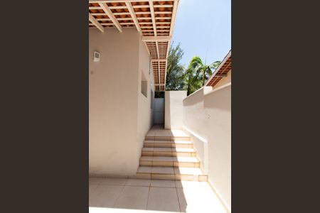 Casa de condomínio à venda com 590m², 4 quartos e 8 vagasÁREA EXTERNA LATERAL