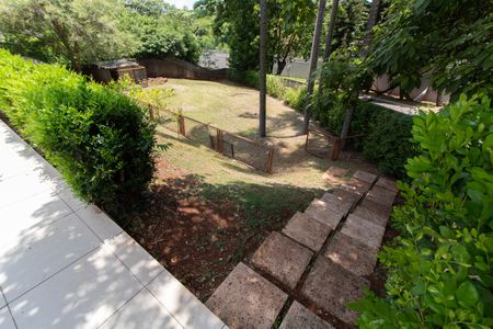 Casa de condomínio à venda com 590m², 4 quartos e 8 vagasÁREA EXTERNA FUNDOS