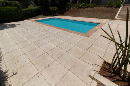 Casa de condomínio à venda com 590m², 4 quartos e 8 vagasÁREA EXTERNA PISCINA FUNDOS