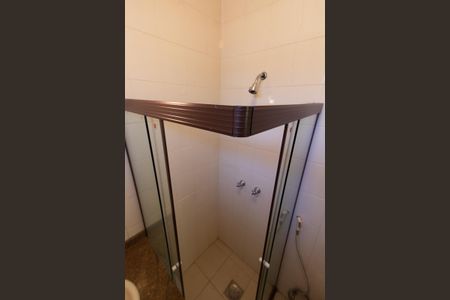 Casa de condomínio à venda com 590m², 4 quartos e 8 vagasBANHEIRO DA SUITE 4