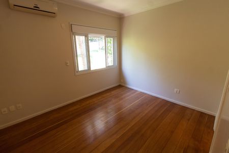 Casa de condomínio à venda com 590m², 4 quartos e 8 vagasSUITE 4