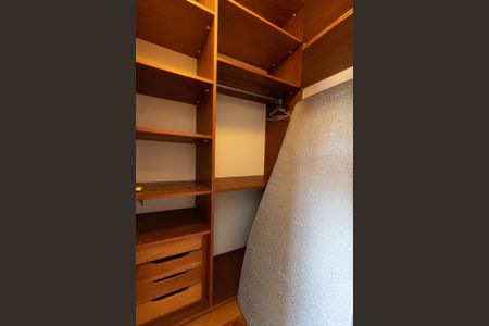 Casa de condomínio à venda com 590m², 4 quartos e 8 vagasCLOSET  DA SUITE 2