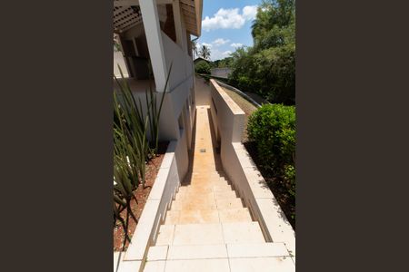 Casa de condomínio à venda com 590m², 4 quartos e 8 vagasÁREA EXTERNA FUNDOS