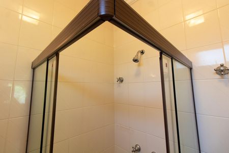 Casa de condomínio à venda com 590m², 4 quartos e 8 vagasBANHEIRO DA SUITE 4