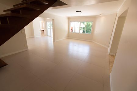 Casa de condomínio à venda com 590m², 4 quartos e 8 vagasSALA DE ESTAR