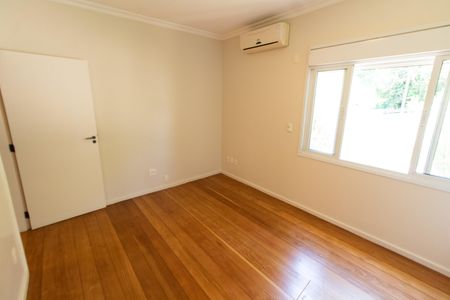 Casa de condomínio à venda com 590m², 4 quartos e 8 vagasSUITE 4