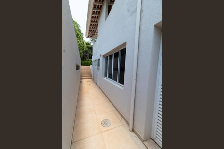 Casa de condomínio à venda com 590m², 4 quartos e 8 vagasÁREA EXTERNA FUNDOS