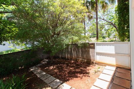 Casa de condomínio à venda com 590m², 4 quartos e 8 vagasÁREA EXTERNA FUNDOS