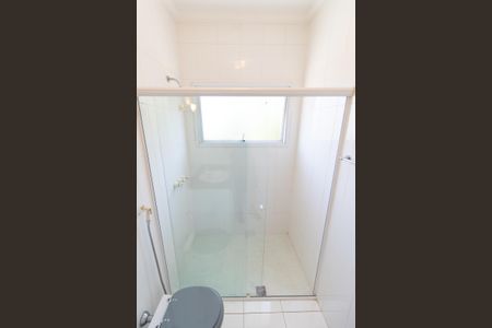 Casa de condomínio à venda com 590m², 4 quartos e 8 vagasBANHEIRO DA SUITE 3