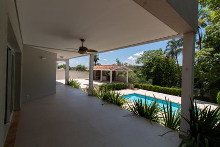 Casa de condomínio à venda com 590m², 4 quartos e 8 vagasÁREA EXTERNA FUNDOS