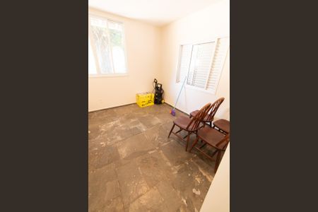 Casa de condomínio à venda com 590m², 4 quartos e 8 vagasQUARTO DA ÁREA DE SERVIÇO