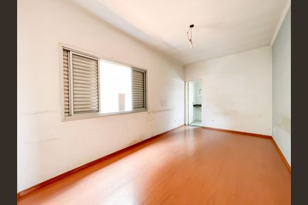 Casa à venda com 422m², 4 quartos e 3 vagasSuíte 2