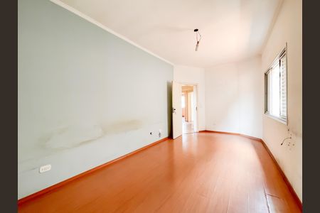 Casa à venda com 422m², 4 quartos e 3 vagasSuíte 2