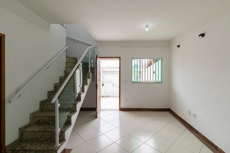 Casa para alugar com 120m², 2 quartos e 2 vagasSala e Cozinha 