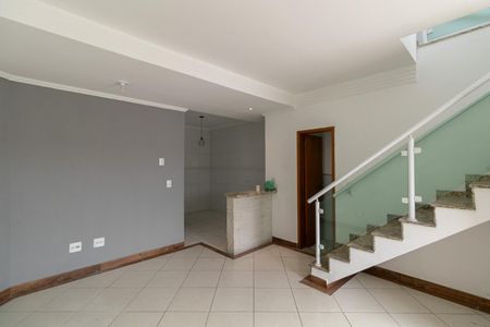 Casa para alugar com 120m², 2 quartos e 2 vagasSala e Cozinha 