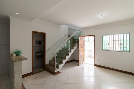 Sala e Cozinha  de casa para alugar com 2 quartos, 120m² em Jardim Nordeste, São Paulo