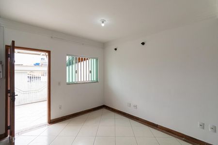 Casa para alugar com 120m², 2 quartos e 2 vagasSala e Cozinha 