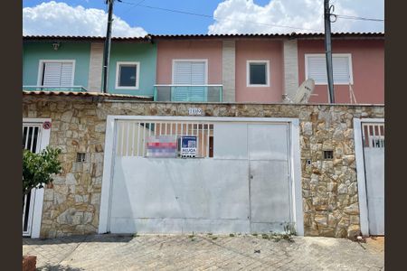 Casa para alugar com 120m², 2 quartos e 2 vagasFachada+Placa