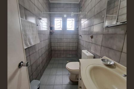 Casa para alugar com 200m², 3 quartos e 4 vagasBanheiro 2