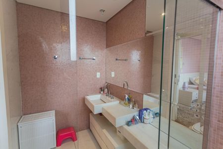 Apartamento para alugar com 264m², 4 quartos e 3 vagasBanheiro da Suíte 2