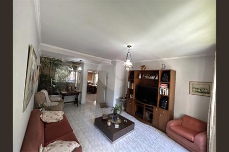 Casa à venda com 4 quartos, 303m² em Cidade Mãe do Céu, São Paulo