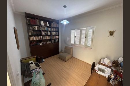 Casa à venda com 4 quartos, 303m² em Cidade Mãe do Céu, São Paulo