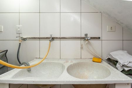 Casa para alugar com 55m², 2 quartos e 1 vagaÁrea de Serviço