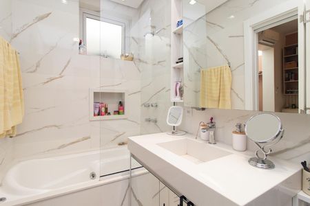 Banheiro de apartamento para alugar com 3 quartos, 145m² em Centro Histórico, Porto Alegre