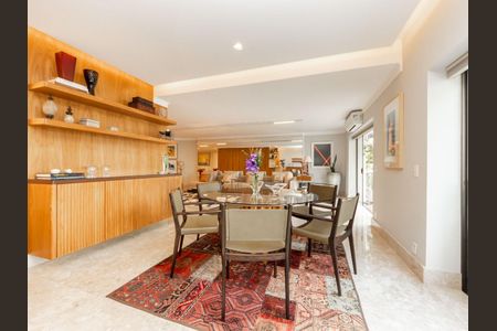 Apartamento à venda com 3 quartos, 243m² em Consolação, São Paulo