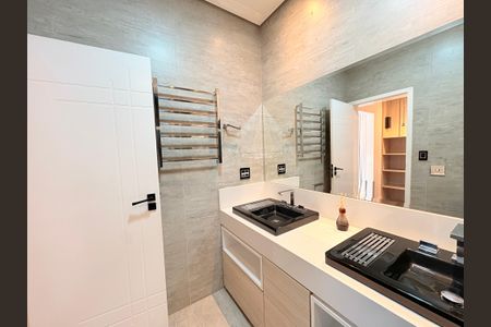 Casa de condomínio para alugar com 362m², 4 quartos e 3 vagasBanheiro da Suíte Master