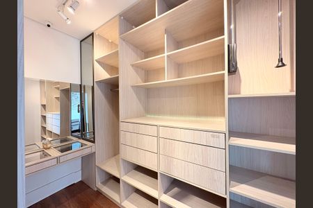 Casa de condomínio para alugar com 362m², 4 quartos e 3 vagasSuíte Master - Closet