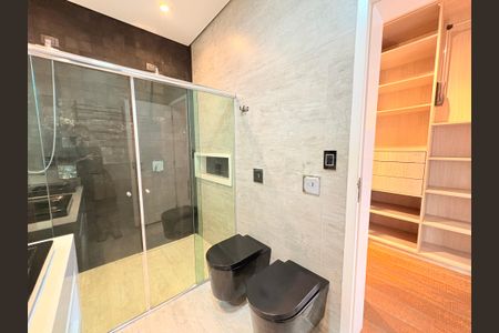 Casa de condomínio para alugar com 362m², 4 quartos e 3 vagasBanheiro da Suíte Master