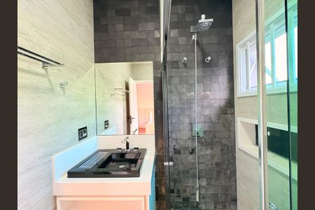 Casa de condomínio para alugar com 362m², 4 quartos e 3 vagasBanheiro da Suíte 2