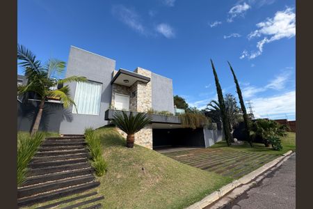 Casa de condomínio para alugar com 362m², 4 quartos e 3 vagasFachada