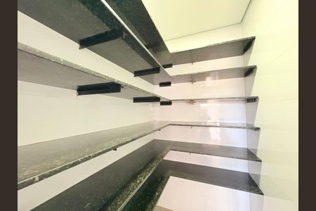 Casa de condomínio para alugar com 362m², 4 quartos e 3 vagasCozinha - dispensa