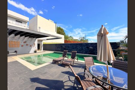 Casa de condomínio para alugar com 362m², 4 quartos e 3 vagasÁrea de Piscina