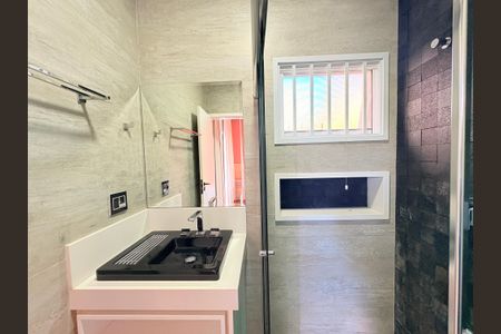 Casa de condomínio para alugar com 362m², 4 quartos e 3 vagasBanheiro da Suíte 3