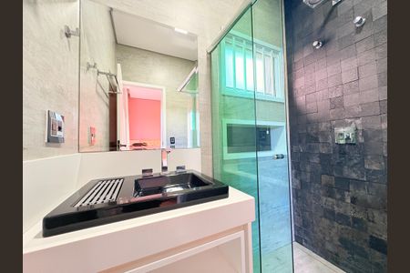 Casa de condomínio para alugar com 362m², 4 quartos e 3 vagasBanheiro da Suíte 3