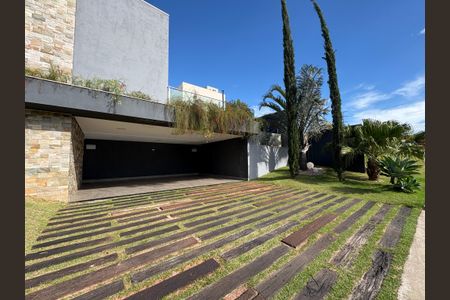 Casa de condomínio para alugar com 362m², 4 quartos e 3 vagasGaragem