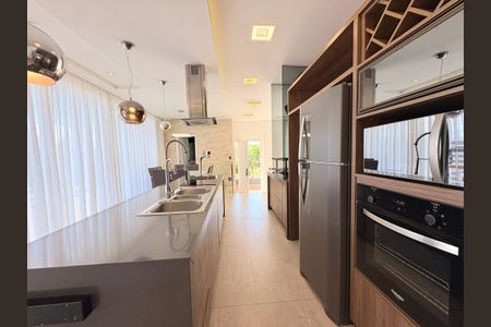 Casa de condomínio para alugar com 362m², 4 quartos e 3 vagasCozinha