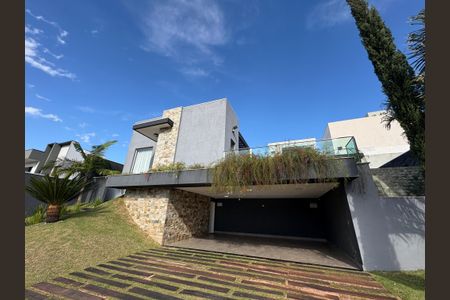 Casa de condomínio para alugar com 362m², 4 quartos e 3 vagasFachada