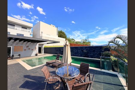 Casa de condomínio para alugar com 362m², 4 quartos e 3 vagasÁrea de Piscina